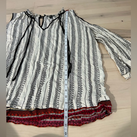 Jessica Simpson Cold Shoulder Top 2X - Picture 3 of 13